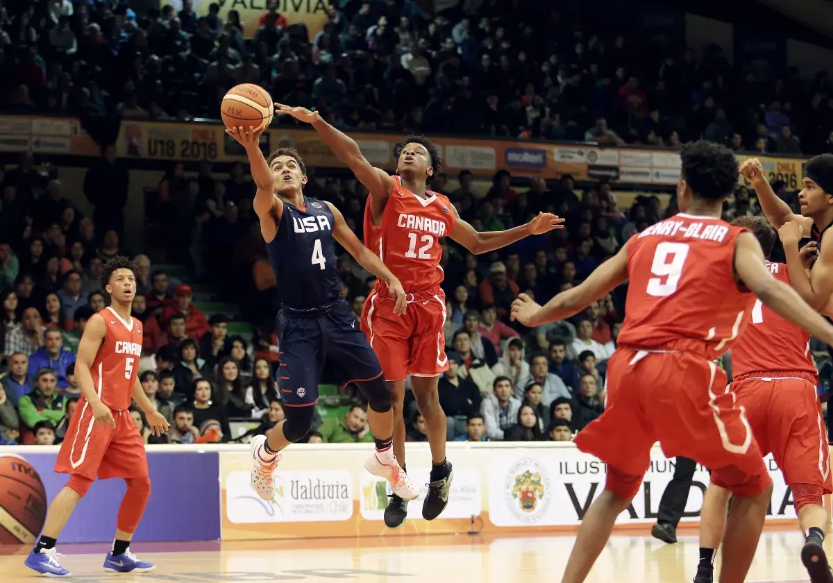 Trae Young drives against Shai Gilgeous-Alexander during the 2016 FIBA U18 Americas Championship in Chile.