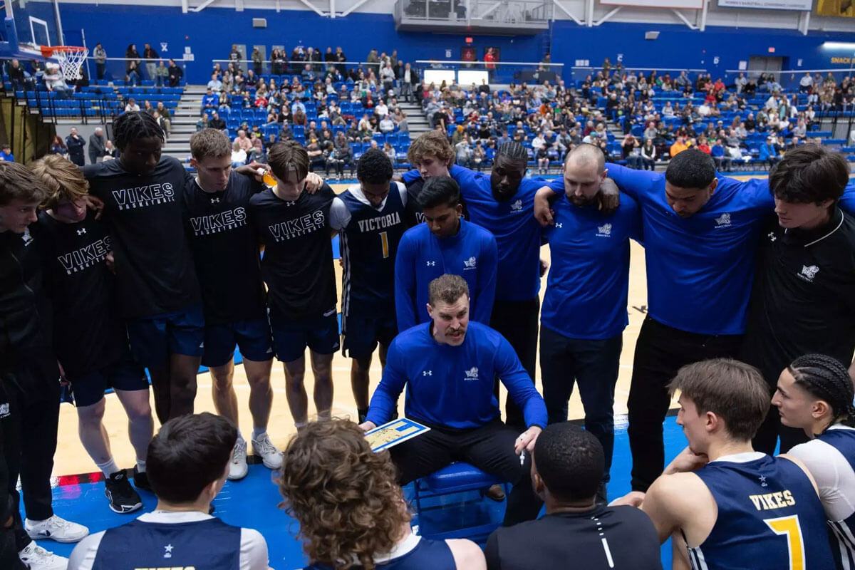 Four U SPORTS powers set for NCAA test at Baha Mar Summer League 66 Victoria Vikes head coach Murphy Burnatowski talks with his players during a timeout. The defending Canada West champions return to the Bahamas after capturing bronze at the 2026 U SPORTS Championship.