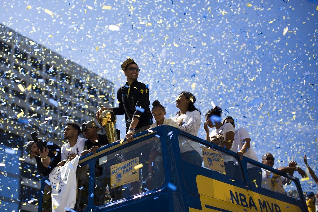 As Golden State Warriors Parade Nba Championship Trophy Across Oakland Will They Cross The Bay Area Bridge Back To San Francisco