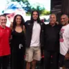 From left to right: Houston assistant coach K.C. Beard, his mother Justine Ellison Sharp, Emanuel Sharp, head coach Kelvin Sampson, and his father Derrick Sharp.