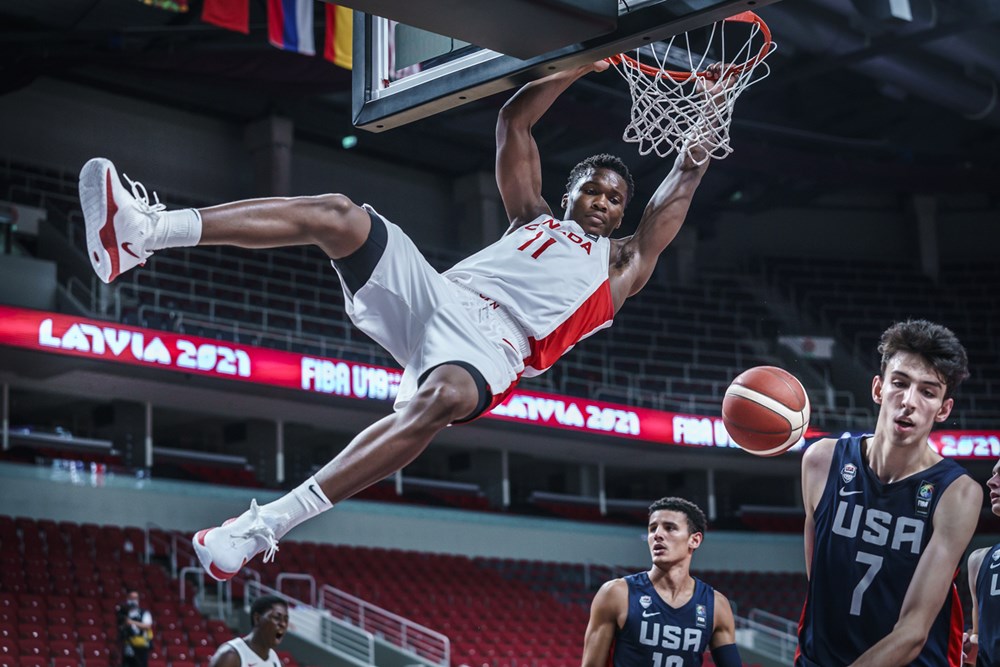 Canadian guard bennedict mathurin throws down big two hand dunk against the usa at 2021 fiba u19 world cup in riga latvia