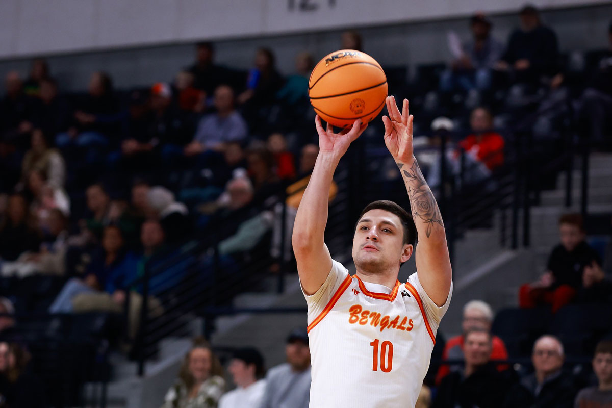 Canadian guard miguel tomley shooting ball for the idaho bengals