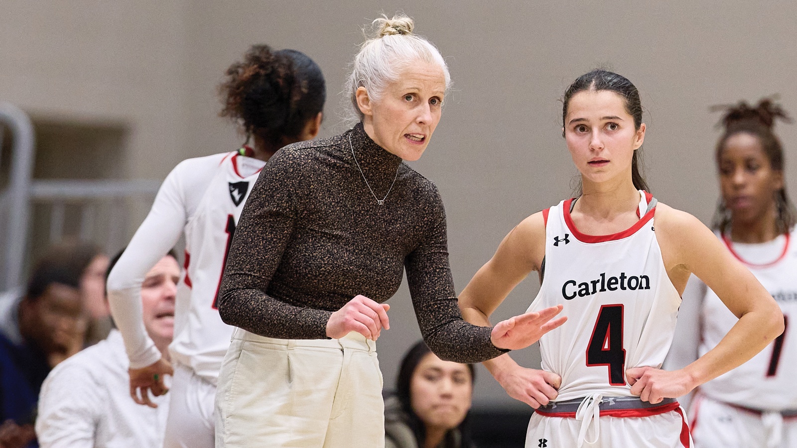 Carleton ravens head coach dani sinclair converses with guard kali pocrnic during the 2024 capital hoops classic