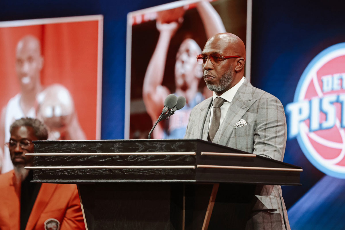 Chauncey billups speaks during 2024 hall of fame ceremony