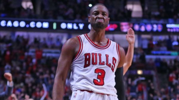 Chicago Welcomes Wade Home Sends Calderon Lakers Flash