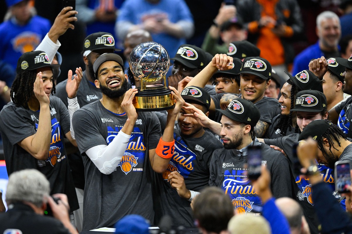 East Champ Knicks one step away from doing a historic double