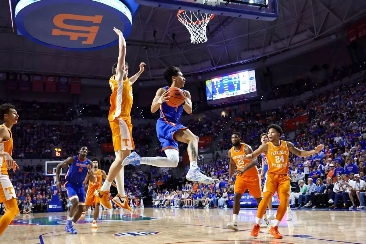 florida gators canadian point guard xaivian lee attacks the basket against tennessee volunteers