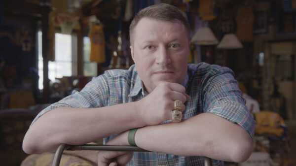 Former laker slava medvedenko auctioning off his championship rings for the ukraine