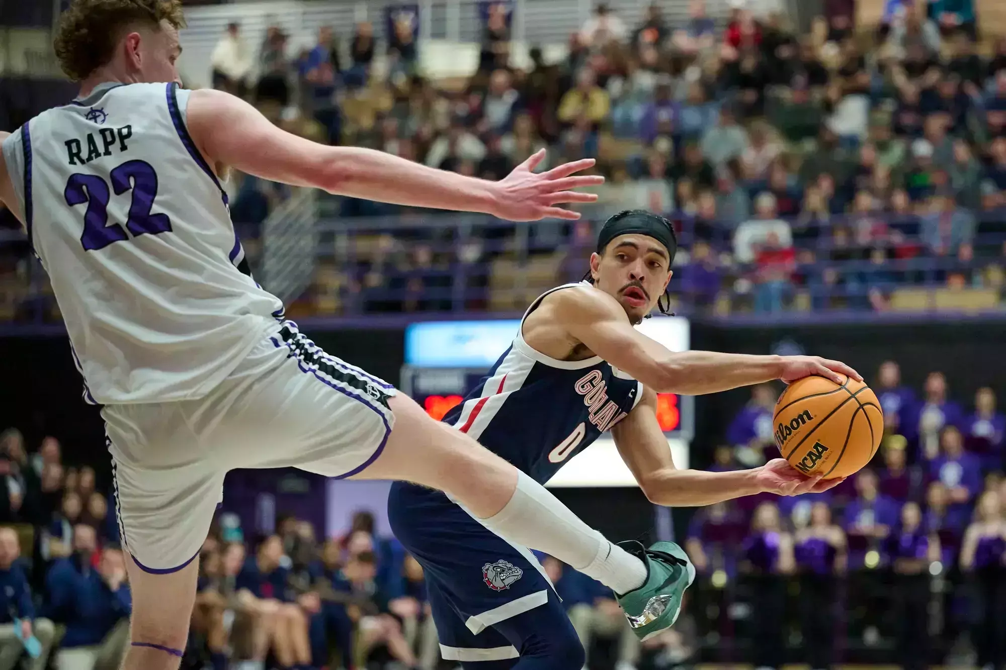 Gonzaga bulldogs canadian point ryan nembhard attempts a wrap around pass around defender