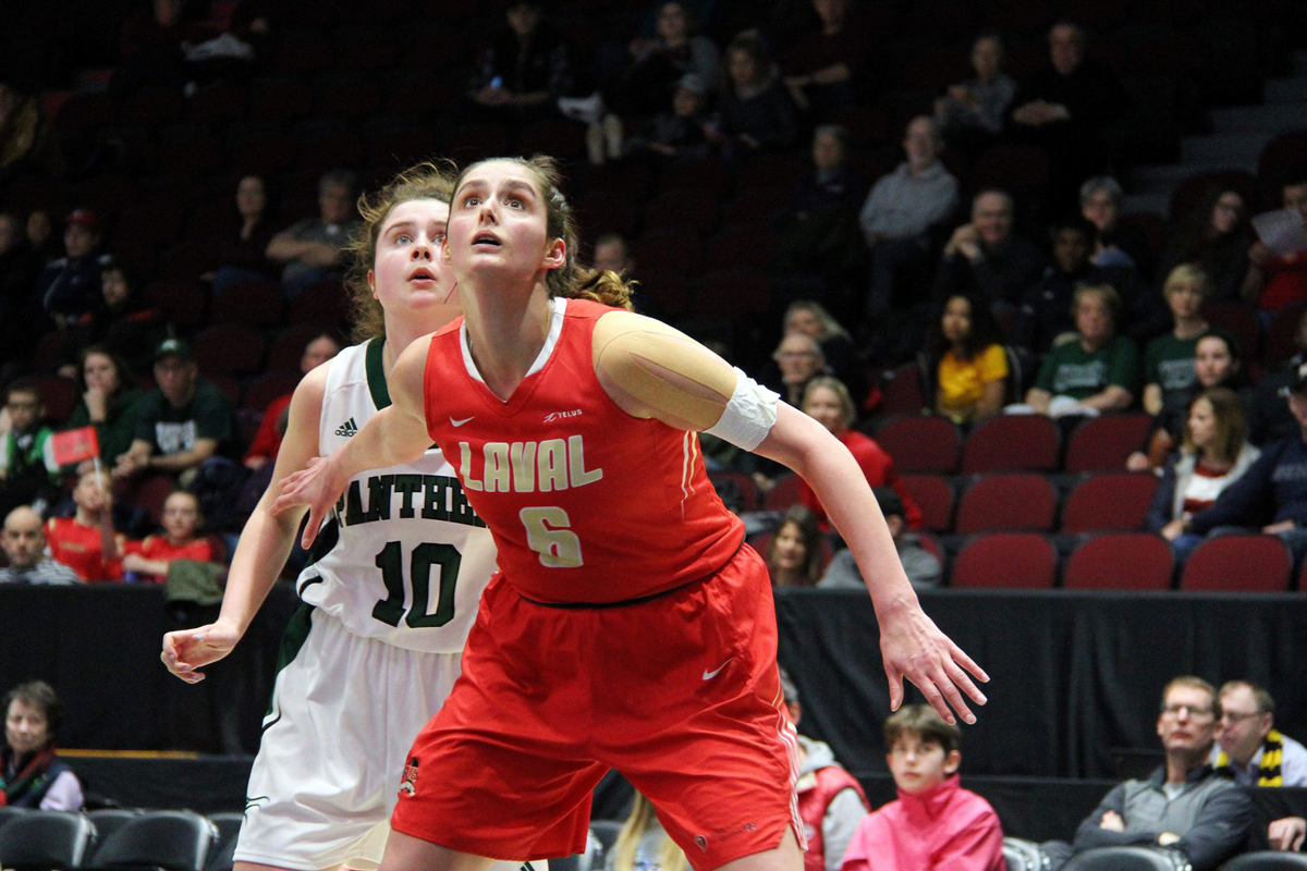 Laval's Khaleann Caron-Goudreau boxes out a UPEI player in the 2020 U Sports bronze medal game. Photo: Ben Forrest