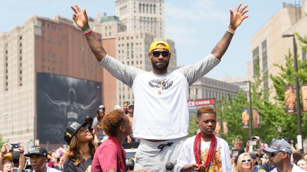 King Cavaliers Let Parade Day Reign