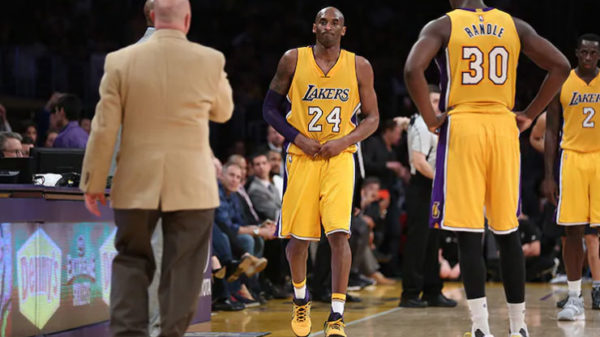 Kobe Bryant His Dislocated Finger Still Click In Lakers Loss To Spurs