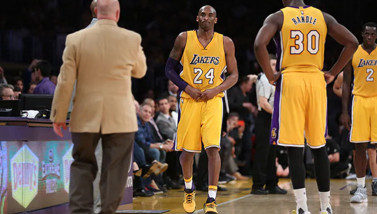 Kobe Bryant His Dislocated Finger Still Click In Lakers Loss To Spurs