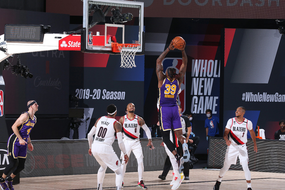 Lakers Dwight Howard Throws Down Thunderous Two Hand Dunk Against Porland Trail Blazers 2020 Nba Playoffs