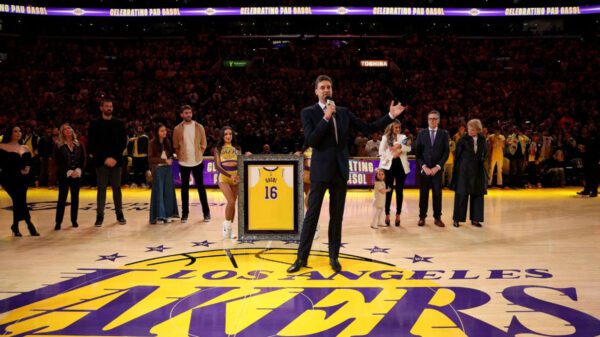 Lakers rafters say gracias to gasol against grizzlies