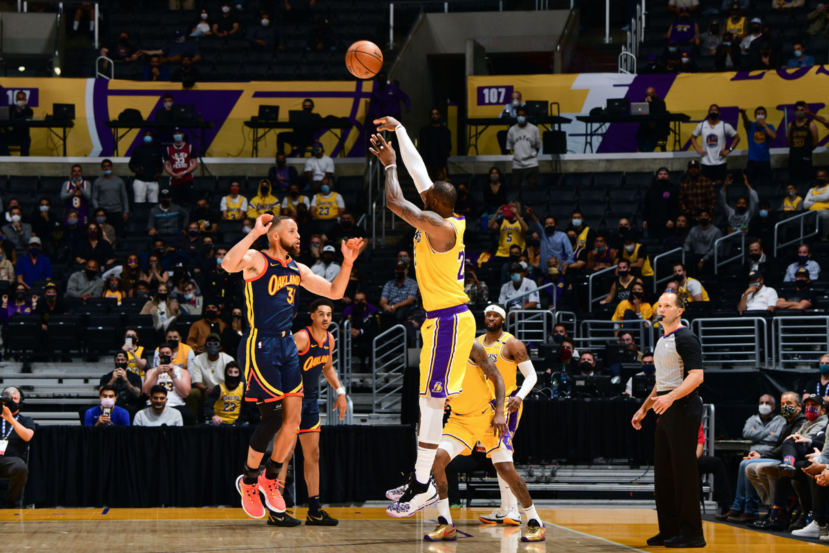 Lebron James Three Point Dagger Over Stephen Curry Lifts Los Angeles Lakers Over Andrew Wiggins And Golden State Warriors
