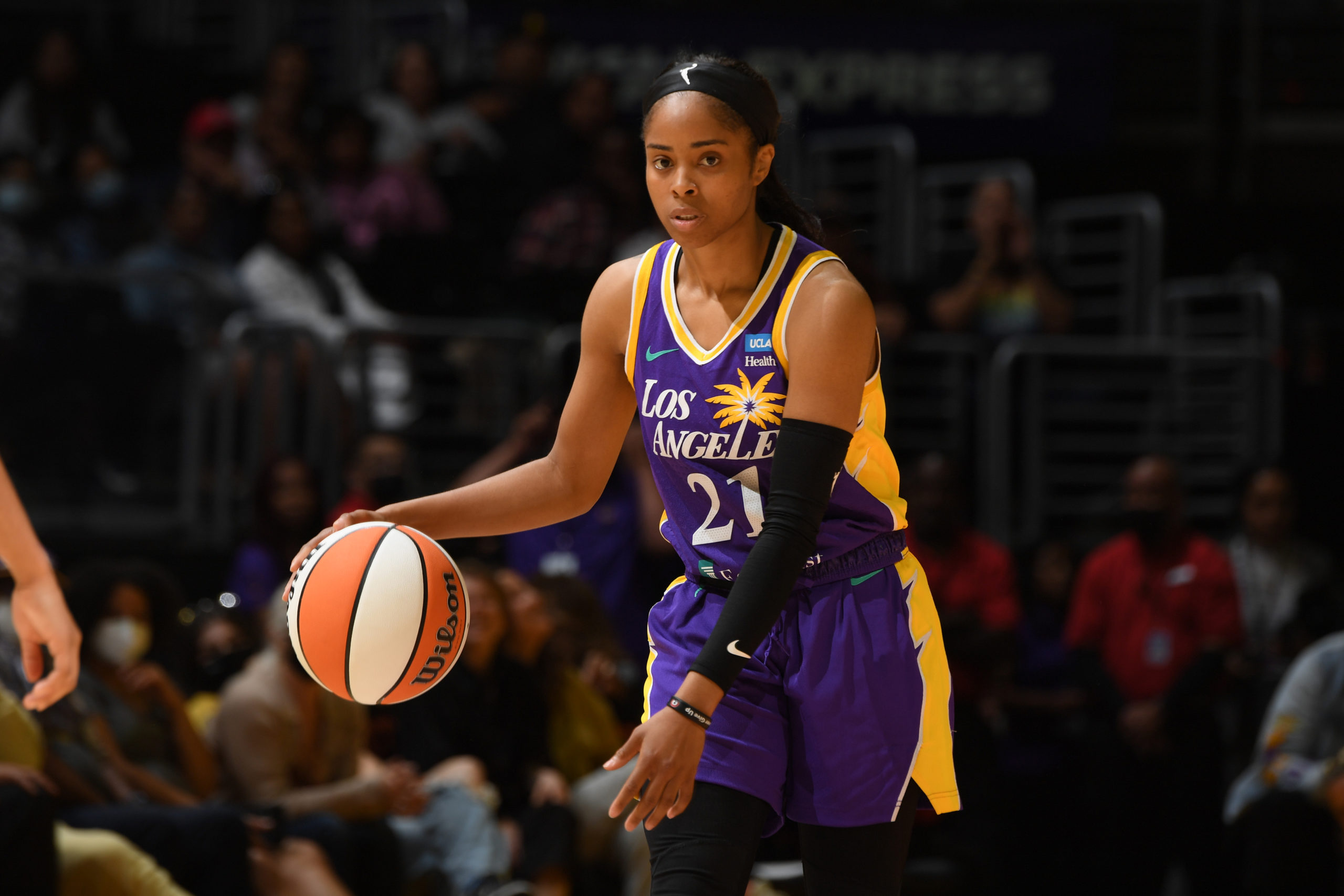 Chiney and Nneka Ogwumike inspire Los Angeles Sparks to beat