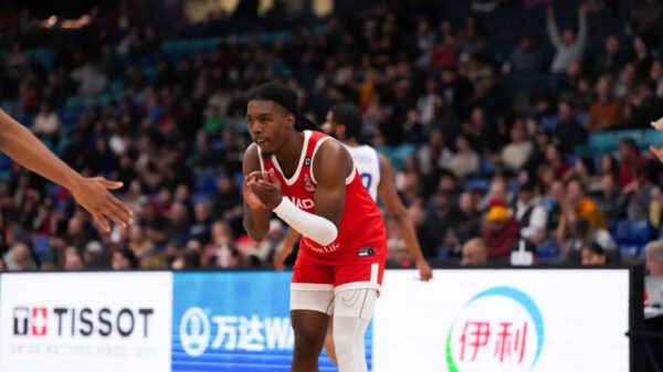 Marcus carr claps hands during fiba americi clup game against dominican republic