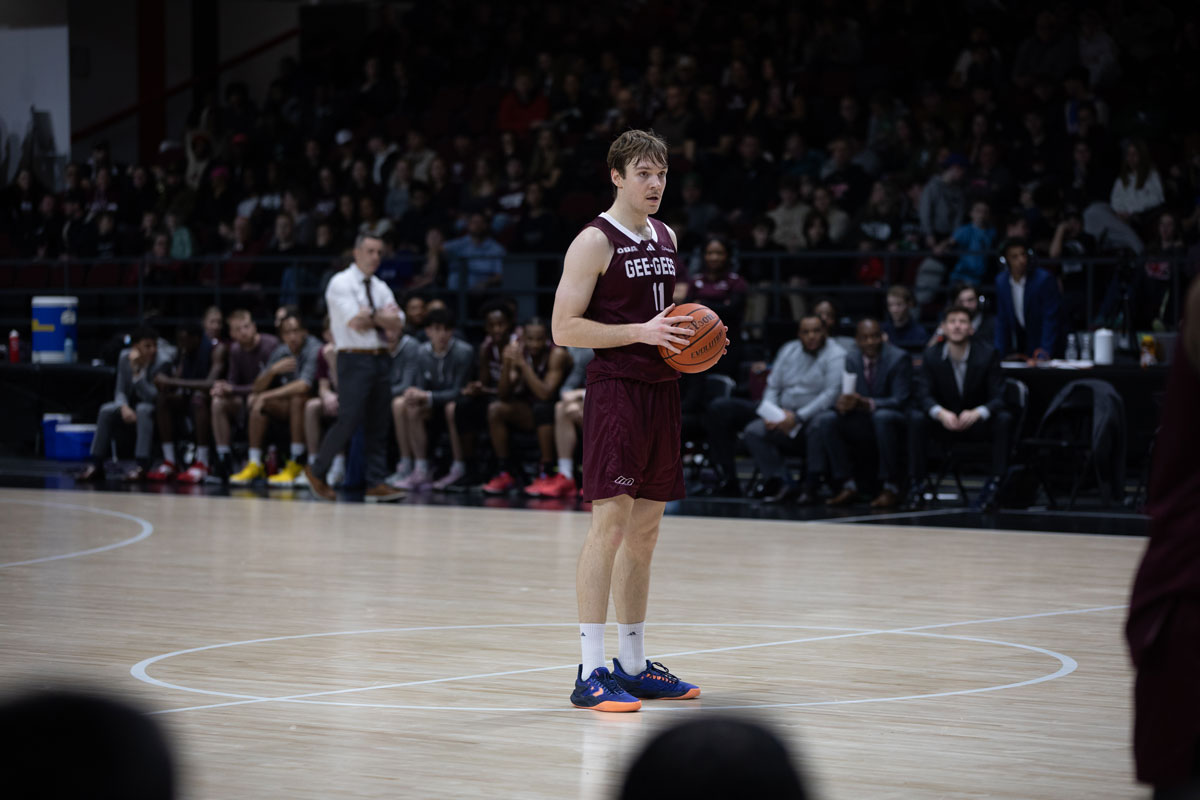 Ottawa gee gees brock newton holding the basketball at half court during the 2024 capital hoops classic
