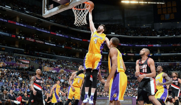 Ryan Kelly Believes He Can Fly As Lakers Win On A Dunk