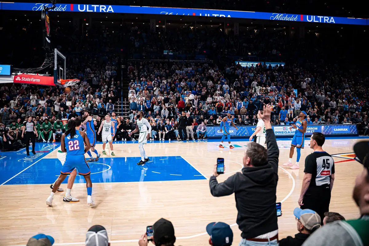Shai Gilgeous-Alexander during the game in which he broke Wilt Chamberlain’s 63-year-old NBA record with his 127th consecutive 20-point performance.