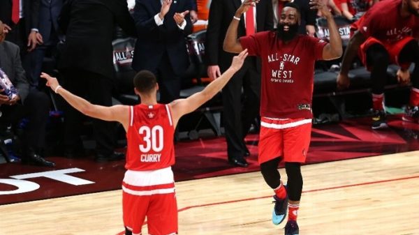 Steph Curry Caps Off Memorable 2016 Toronto NBA All-Star Weekend With Half-Court Shot