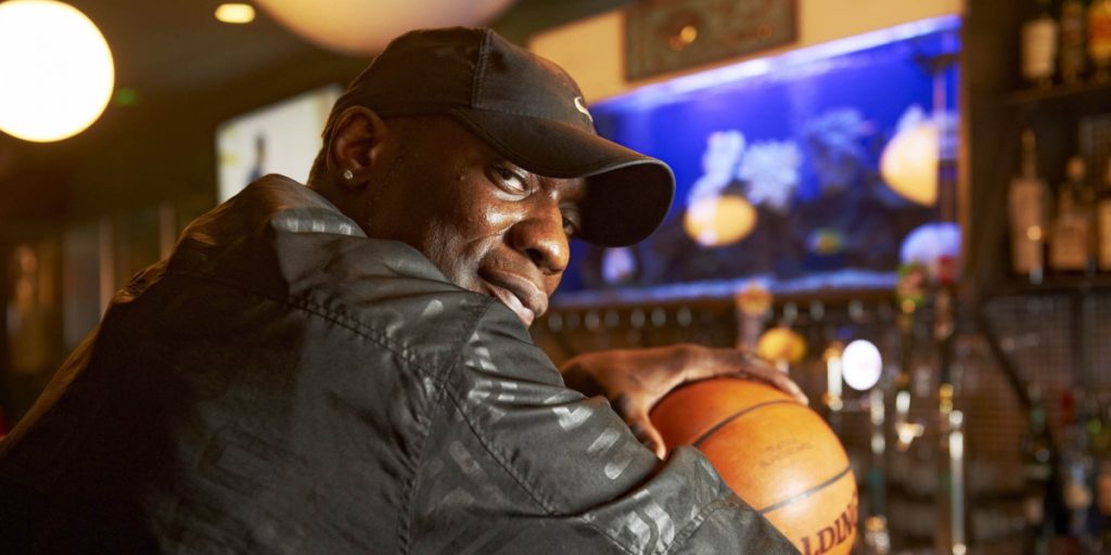 Supersonics Legend Shawn Kemp’s ‘Oskars Kitchen’ Sports-Bar In Seattle Is The Jam