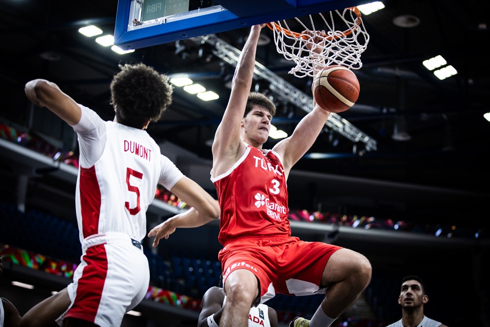 Talented Turkey basketball forward Berke Buyuktuncel's slam dunk helps smash Canada in the quarter-finals of 2023 FIBA U19 World Cup.